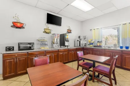 Days Inn by Wyndham Huntington