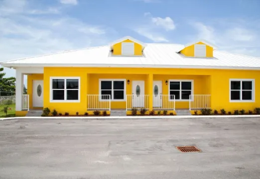 Gorgeous Stay One Block From Beach