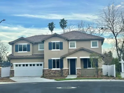 Luxury Spa Resort: Pool, Jacuzzi, Sauna, Waterfalls, Koi Pond, Putting Greens Western University of Health Sciences附近的飯店