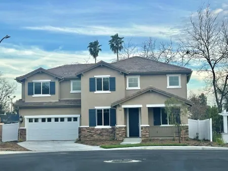 Luxury Spa Resort: Pool, Jacuzzi, Sauna, Waterfalls, Koi Pond, Putting Greens Отели в г. Помона