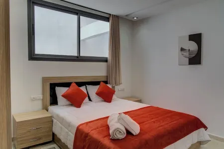 HolidayStudio Отели в г. Тамра