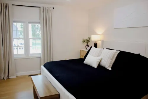 Modern Creekside Lakehouse Hotels in North Harmony