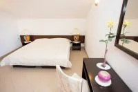 modern 2-bedroom apartment with WiFi, AC in serene Punat Hotels in Punat