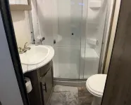 Cozy 2-bedroom RV with WiFi, A/C, full kitchen. Just walking distance from lake Hotel a Nice