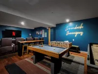 Massanutten Escape: Pool pass, Hot Tub, Sauna, Movie Theater, Game Rm, Fire pit Hotels in Massanutten