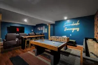 Massanutten Escape: Pool pass, Hot Tub, Sauna, Movie Theater, Game Rm, Fire pit