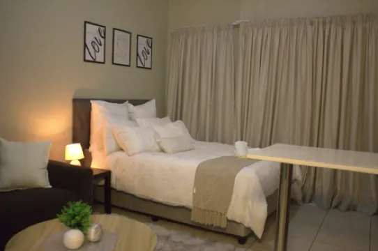Cozy Midrand Studio - Next to Gautrain Station + wifi