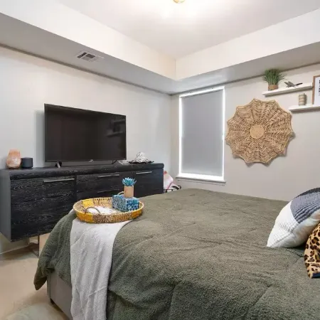 Ivy's Charming 2 Bedroom 2 Bath with Jetted Tub