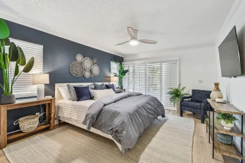 Spacious 4-bedroom house with  HEATED POOL, Games room in peaceful Palm Harbor - Swimmingpools