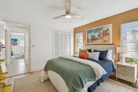 Spacious 4-bedroom house with  HEATED POOL, Games room in peaceful Palm Harbor - Swimmingpools