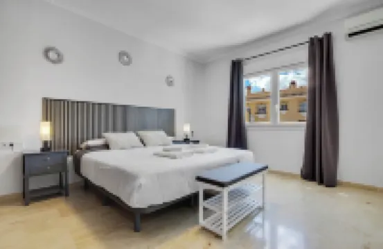 Spacious villa 5 min from the airport. Ideal for families and large groups