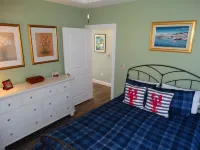 Costal retreat in gated community with fireplace, wifi, pool, gym & game room Hotels in Arundel