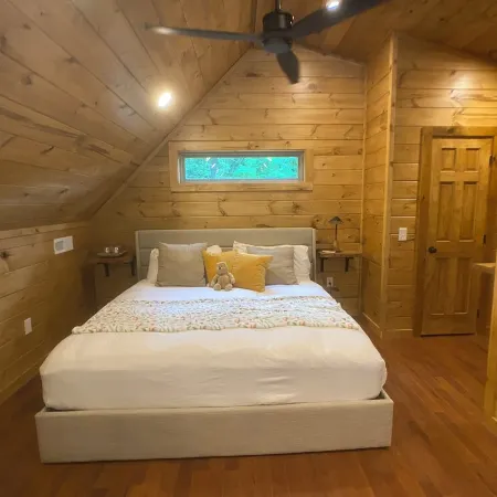 Luxury Cabin at an Affordable Price with Waterfall!