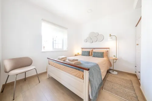 Assenta Beach House - 2 bedroom house with patio Hotels in Sao Pedro Da Cadeira