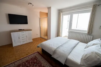 Lovely 1-Bedroom with a free parking - Julphar Hotels in 