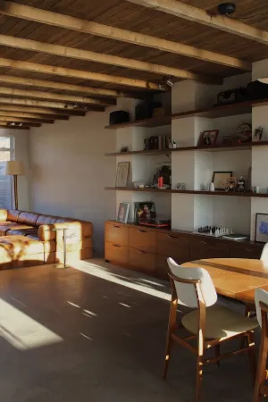 Design house overlooking harbor, 5-minute walk from the beach Отели рядом с достопримечательностью «Мус»