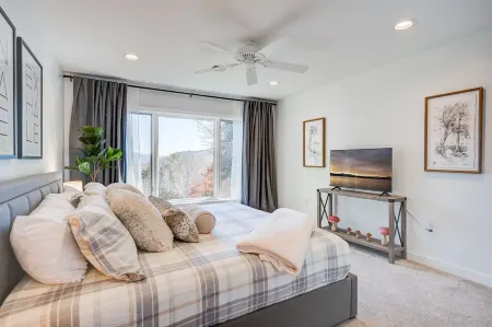 Village Vacation Home: Family Friendly Luxe Отели рядом с достопримечательностью «Yogi Bear's Jellystone Park Camp-Resort: Glen Ellis, NH»