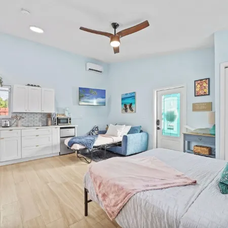 Cozy Stay •Near Hard Rock Stadium • Private Serene Backyard