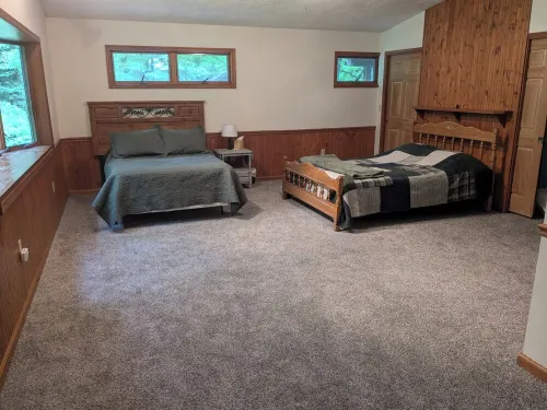 4-bedroom Rustic secluded cabin in fabulous Bedford with WiFi