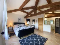 Villa Provençale Avec Piscine, vue Exceptionnelle Dans un Domaine Privé Hotels in Montauroux