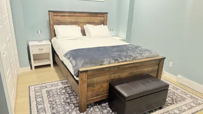 Guest Suite, Sleeps 6 close to major Highways & YYC Airport 플레이 언리쉐드 주변 호텔