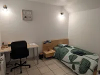 Swimming pool, jacuzzi, terrace and games for young and old, 5km from Switzerland!