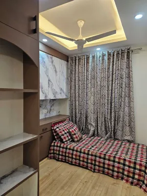 Luxury 3BHK Apt • City View • AC • Fast WiFi - 레지던스