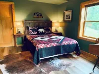 Private Log Cabin in woods, Fenced, Mountain Views