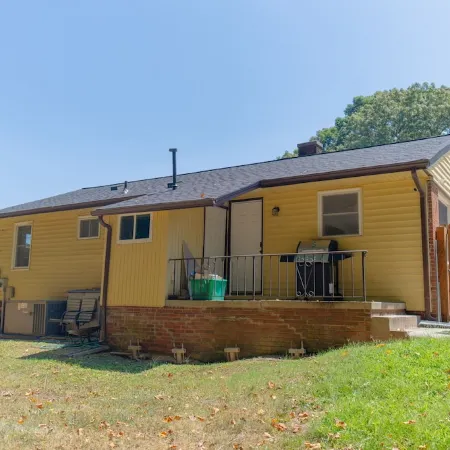 Cozy Pet Friendly 3BR - Fenced Yard - 1Mi HPU & DwnTwn - Furniture Market