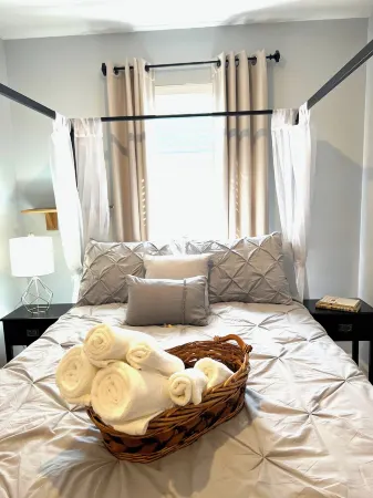 Cozy Modern Luxury 3 BDR Condo near NYC WiFi, free parking in lovely East Orange