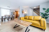 Comfy/New 3 BDR house near DT,Hospital,2 parking 롱게일 호텔