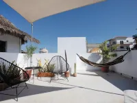 Charming rooftop bungalow 1 block from the beach! Hotels in Corral del Risco