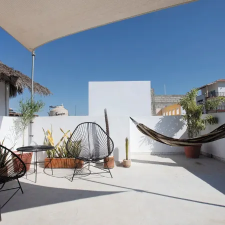 Charming rooftop bungalow 1 block from the beach! Отели в г. Пунта де Мита