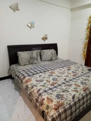 Peaceful & Executive appartment for a family. Nearby supermarkets, airport .