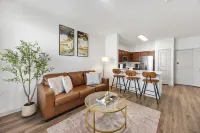 Cozy 1-BR Haven w/King Bed, Sofa Bed, Pool, Gym in Prime Frisco