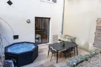 Maison de Village Barbentane Avec spa Hotels in Barbentane