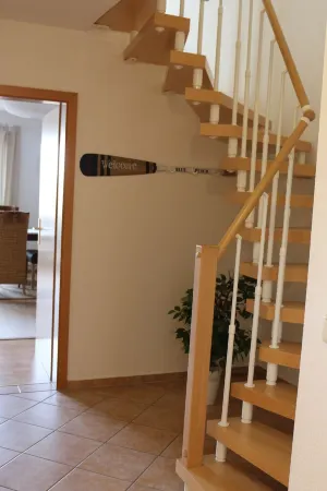 200 m vom Yachthafen Entfernt Ansprechendes 5 Zi. Ferienhaus mit 3 Schlafzimmern