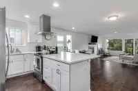 Downtown Kirkland - Modern 3rd Street Retreat