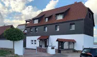 Renovated vacation apartment "old school" with fantastic view! Hotels in Wohlmirstedt