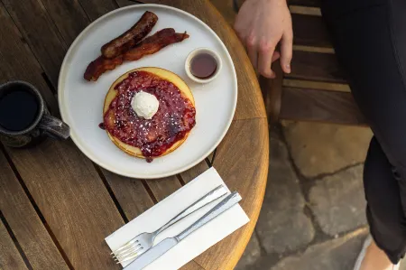 Huff House Inn and Cabins Отели в г. Джексон