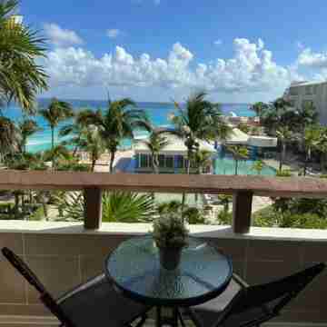 Charming Oceanfront 1-Bedroom Loft with Stunning Views Others