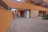 "The Hawthorn Pitchers" Apartments Hotels in Ardea