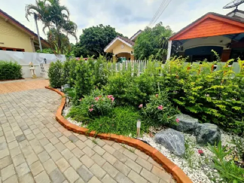 Perfect Home  15 mins from airport. โรงแรมใกล้วัดเจดีย์เหลี่ยม (กู่คำหลวง)