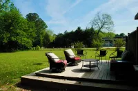 Suite Retreat - 3 Bed Traveler's Cottage w/ Office