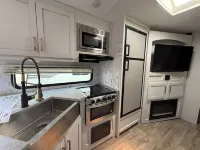 Amazing RV with AC in charming Round Top