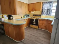 Downstairs apt, 2 beds, 3/4 bath, kitchen, washer/dryer.  Walk to restaurants. Hotels in Craig