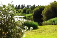 Phoenix Lodge - 2 ensuite bedrooms, lakeside view