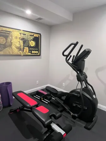 Perfect East Hampton Retreat, 4br/4ba on 3 Levels; Pool, Gym, Workspace