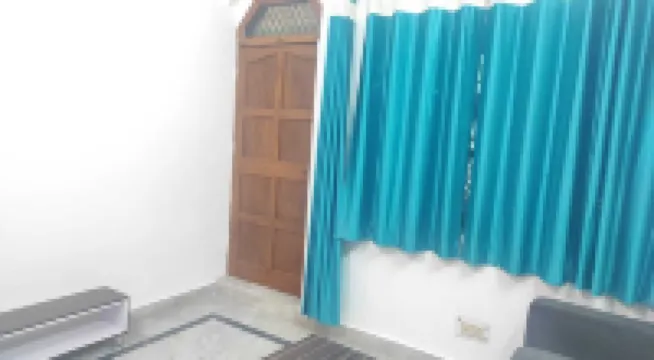 1BHK Homely Apartment – 5 Min to Metro , Kitchen & Free Wi-Fi