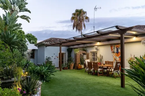 Villa with garden and private pool Hotels in Benajarafe